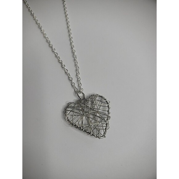 Vintage Silver Tone Chain Necklace Silver Tone Wire Wrapped Heart Pendant - Picture 9 of 11